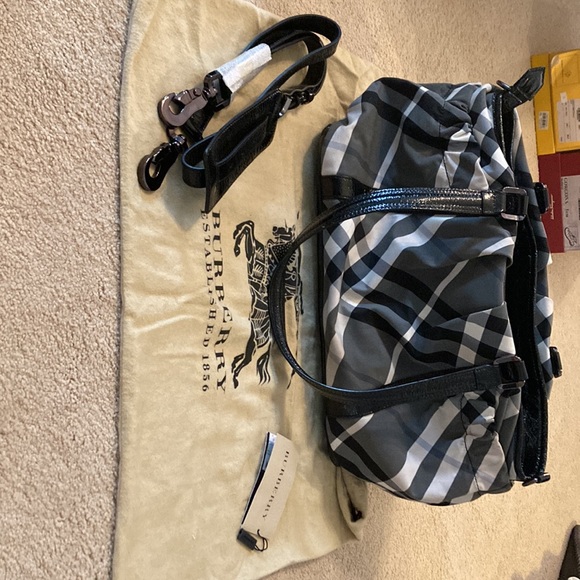 Burberry large bag/diaper bag - Picture 1 of 11